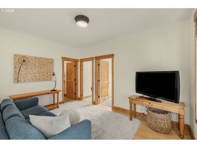 89945 OCEAN Dr, Warrenton, OR 97146