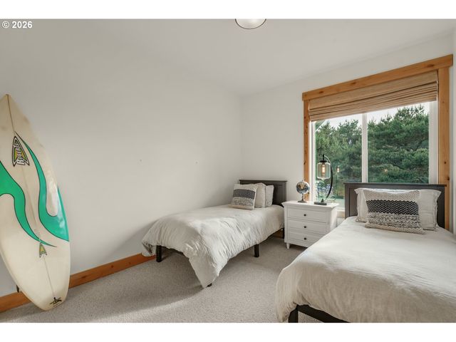 89945 OCEAN Dr, Warrenton, OR 97146