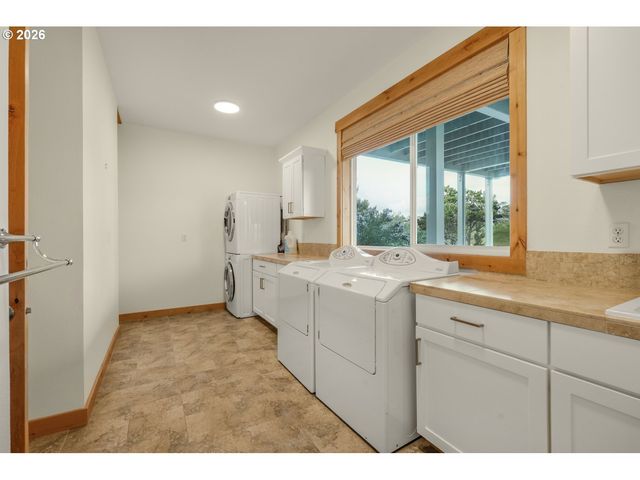 89945 OCEAN Dr, Warrenton, OR 97146