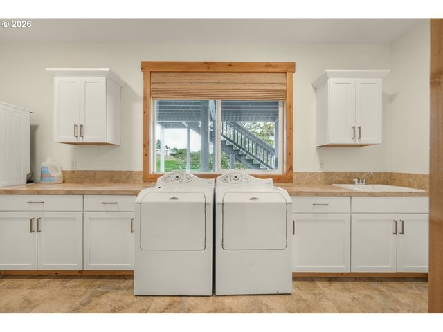 89945 OCEAN Dr, Warrenton, OR 97146
