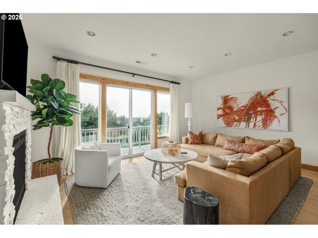 89945 OCEAN Dr, Warrenton, OR 97146