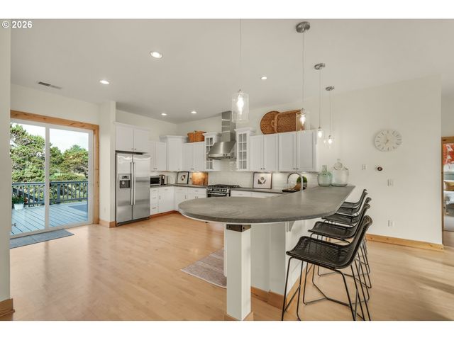 89945 OCEAN Dr, Warrenton, OR 97146