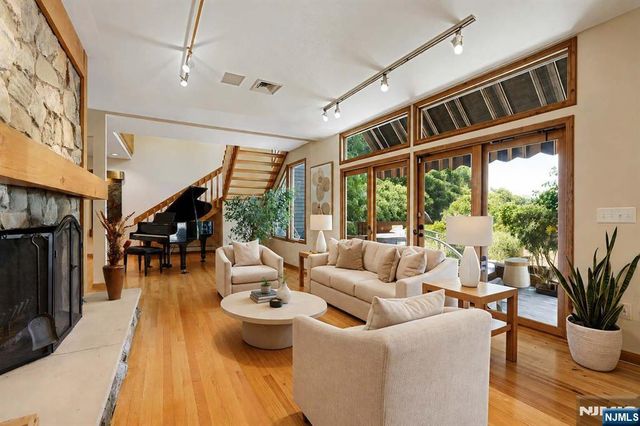 738 Ridge Road, Kinnelon Borough, NJ 07405