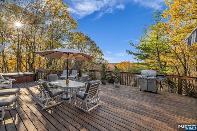 738 Ridge Road, Kinnelon Borough, NJ 07405