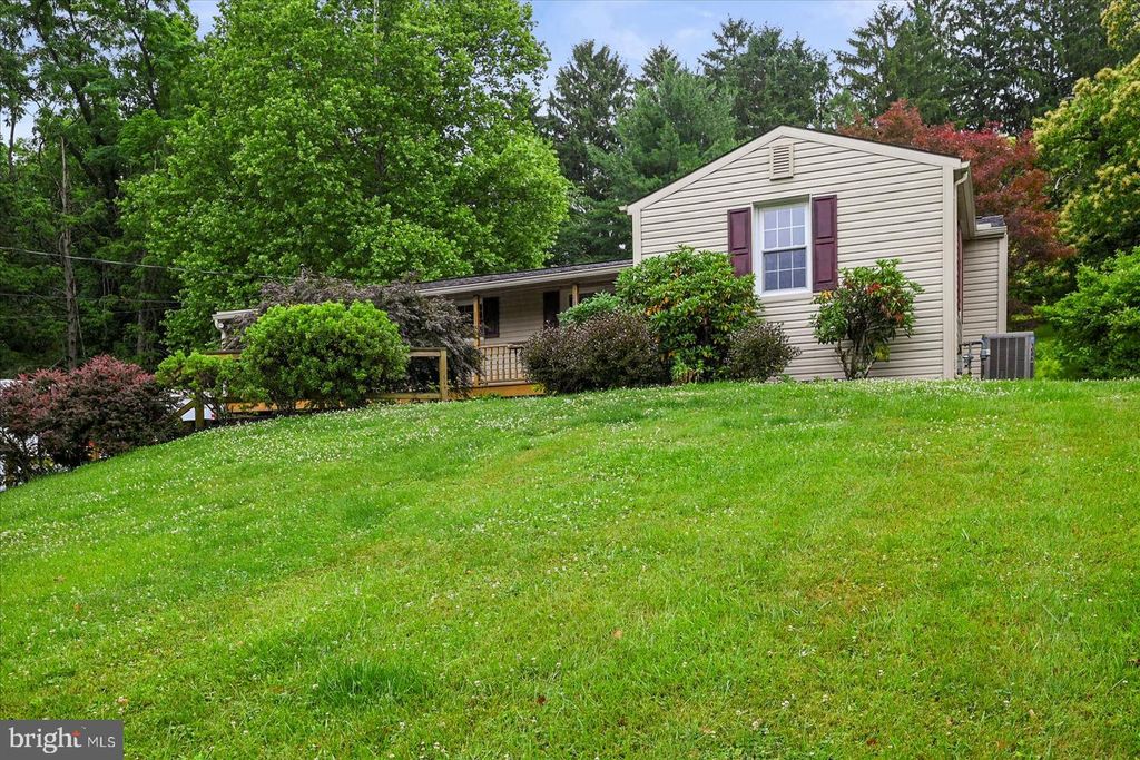 324 KREUTZ CREEK RD, York, PA 17406