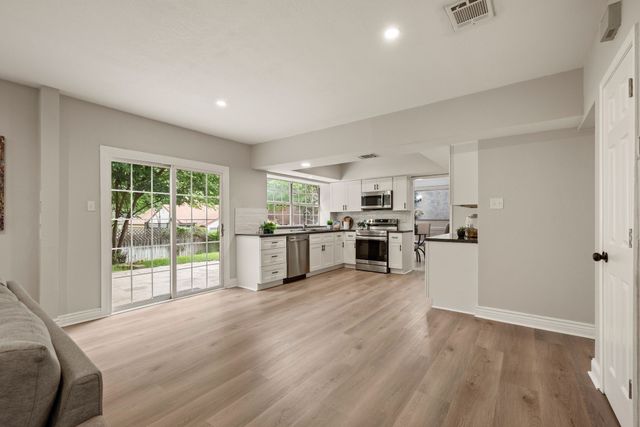 516 Briarcroft Drive, Grapevine, TX 76051