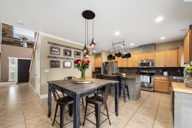 8812 W 1St Pl, Kennewick, WA 99336