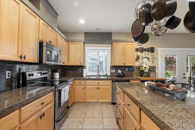 8812 W 1St Pl, Kennewick, WA 99336