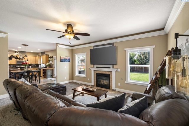 8812 W 1St Pl, Kennewick, WA 99336