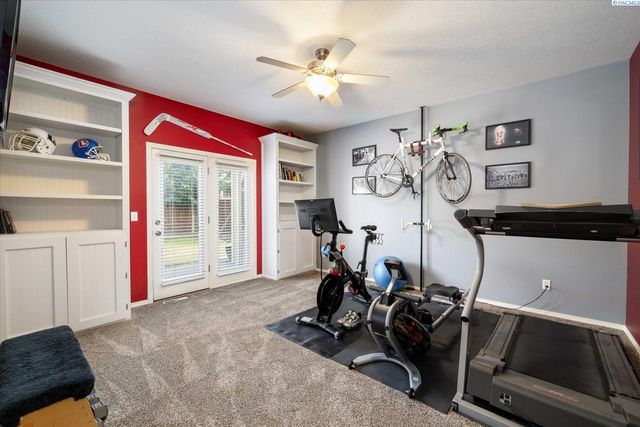 8812 W 1St Pl, Kennewick, WA 99336