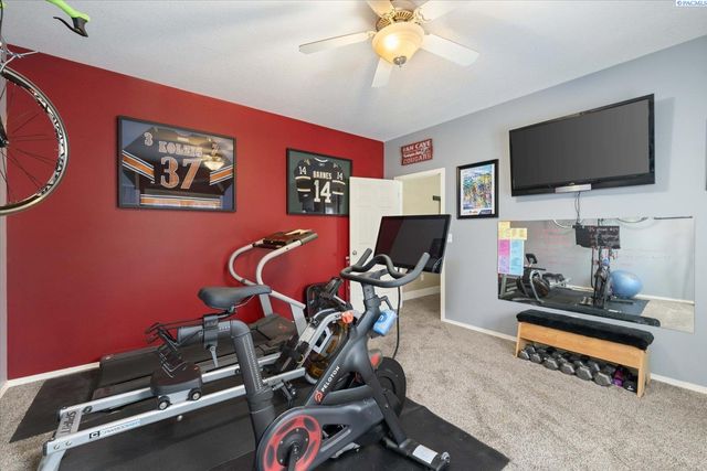 8812 W 1St Pl, Kennewick, WA 99336