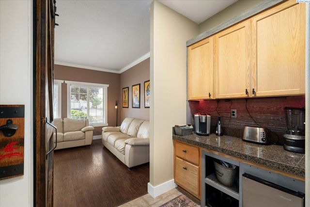 8812 W 1St Pl, Kennewick, WA 99336