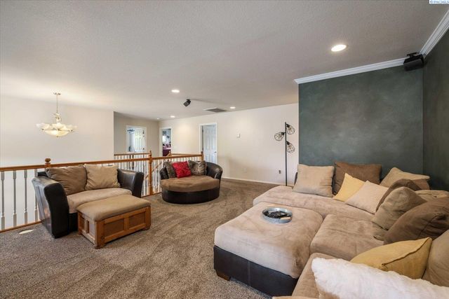 8812 W 1St Pl, Kennewick, WA 99336