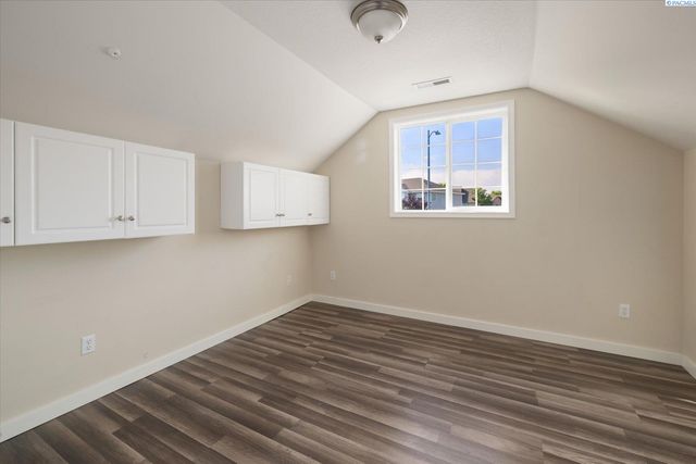 8812 W 1St Pl, Kennewick, WA 99336