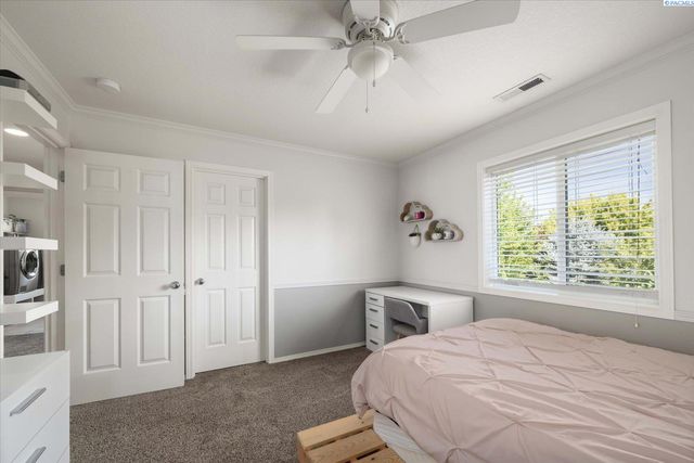 8812 W 1St Pl, Kennewick, WA 99336