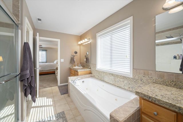 8812 W 1St Pl, Kennewick, WA 99336