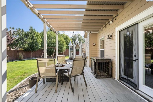 8812 W 1St Pl, Kennewick, WA 99336