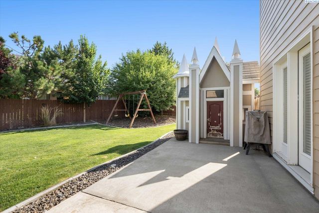 8812 W 1St Pl, Kennewick, WA 99336
