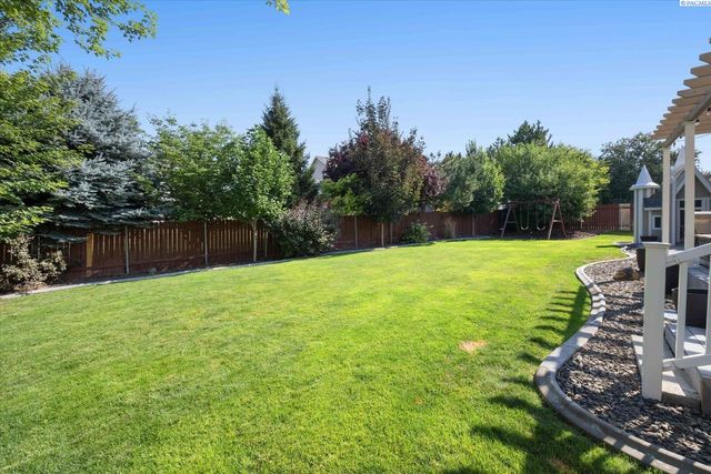 8812 W 1St Pl, Kennewick, WA 99336