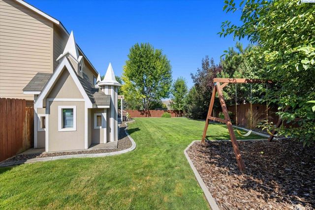8812 W 1St Pl, Kennewick, WA 99336