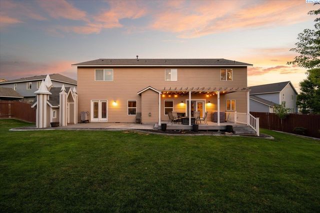 8812 W 1St Pl, Kennewick, WA 99336