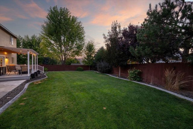8812 W 1St Pl, Kennewick, WA 99336
