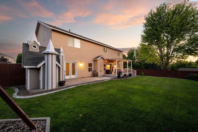 8812 W 1St Pl, Kennewick, WA 99336