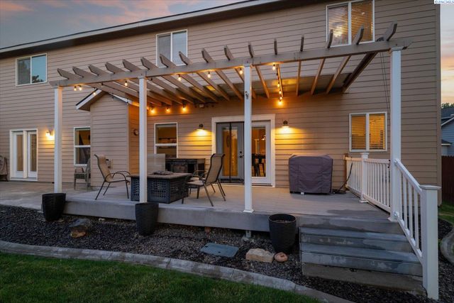 8812 W 1St Pl, Kennewick, WA 99336