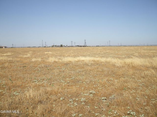 16 112th W 112th Stw Avenue, Lancaster, CA 93536