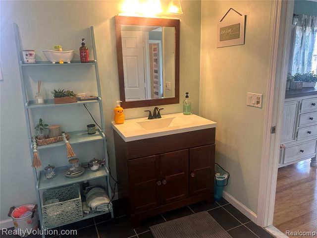 3034 W Oregon Road, Lapeer, MI 48446