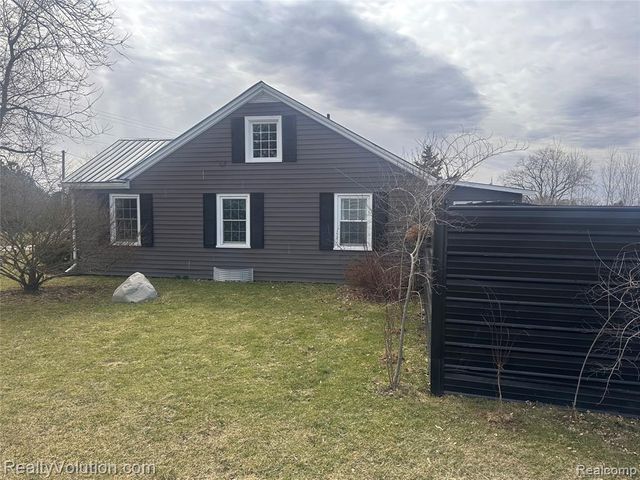 3034 W Oregon Road, Lapeer, MI 48446