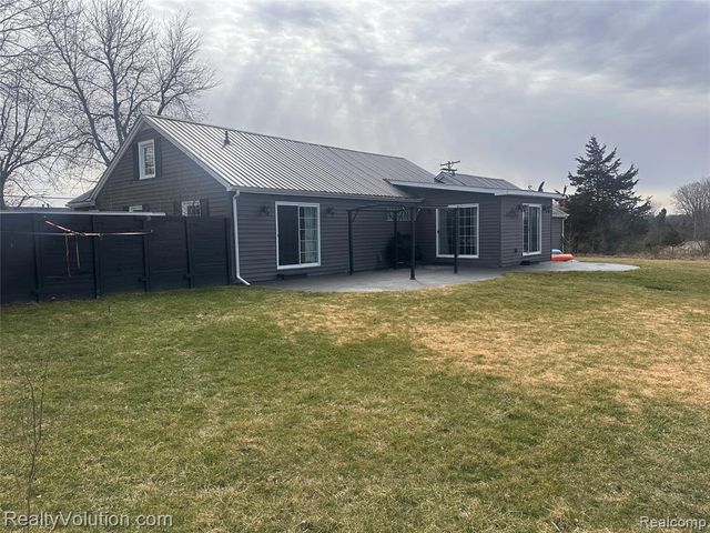 3034 W Oregon Road, Lapeer, MI 48446
