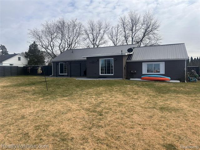 3034 W Oregon Road, Lapeer, MI 48446