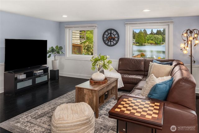 31204 8th Avenue SW, Federal Way, WA 98023