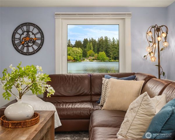 31204 8th Avenue SW, Federal Way, WA 98023