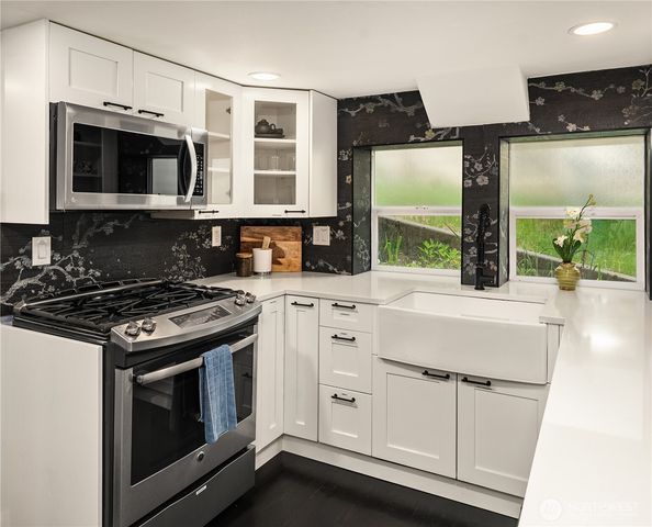 31204 8th Avenue SW, Federal Way, WA 98023