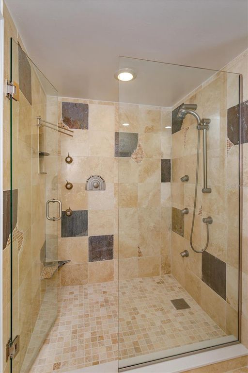 Image 23 of property listing at 7550 HINSON STREET 6A, Orlando, FL 32819