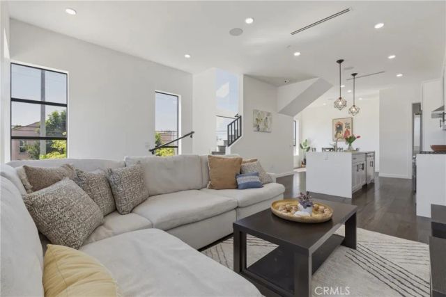 1301 Tamarind Avenue, Hollywood, CA 90028