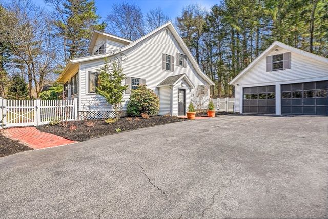 404 Wattaquadock Hill Rd, Bolton, MA 01740