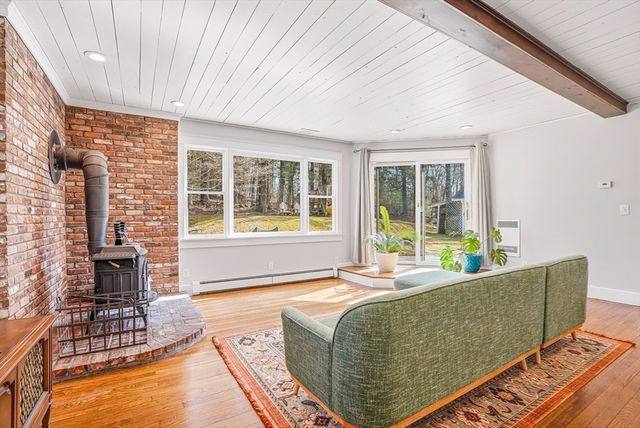 404 Wattaquadock Hill Rd, Bolton, MA 01740