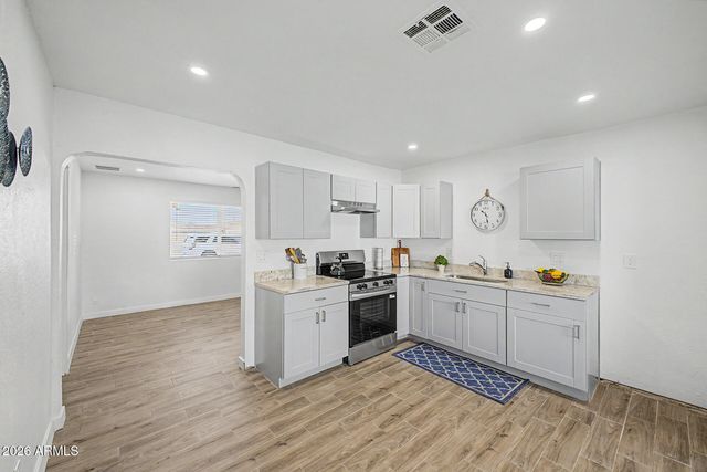 8221 N 29TH Drive, Phoenix, AZ 85051