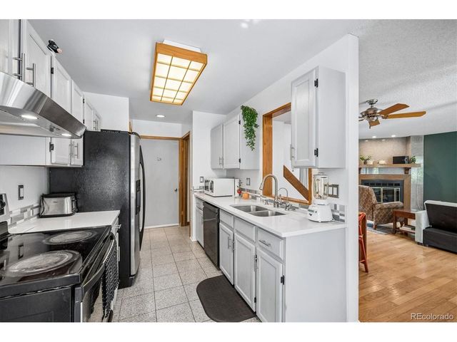 1956 S Balsam St, Lakewood, CO 80227
