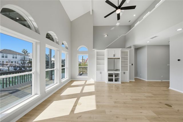 13745 Tajamar St, Corpus Christi, TX 78418