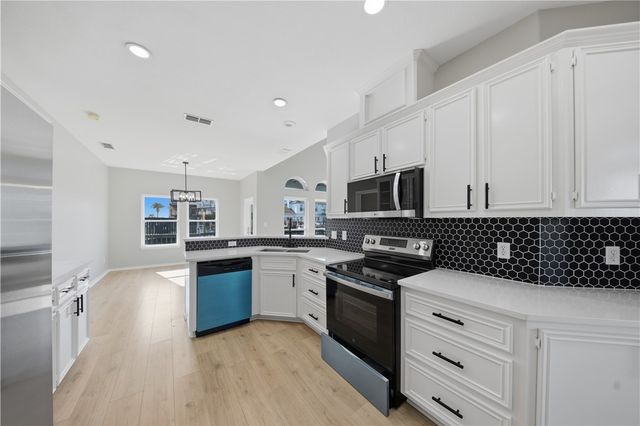 13745 Tajamar St, Corpus Christi, TX 78418