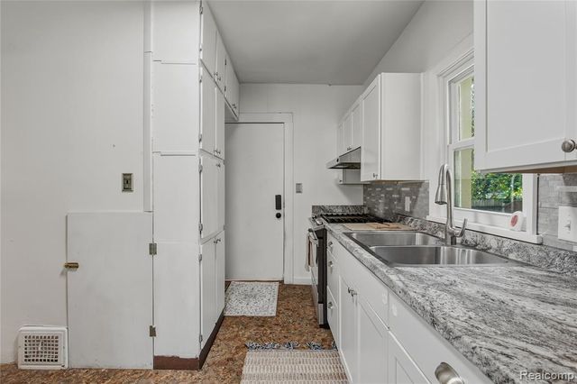 1811 Vermont Avenue, Lansing, MI 48906