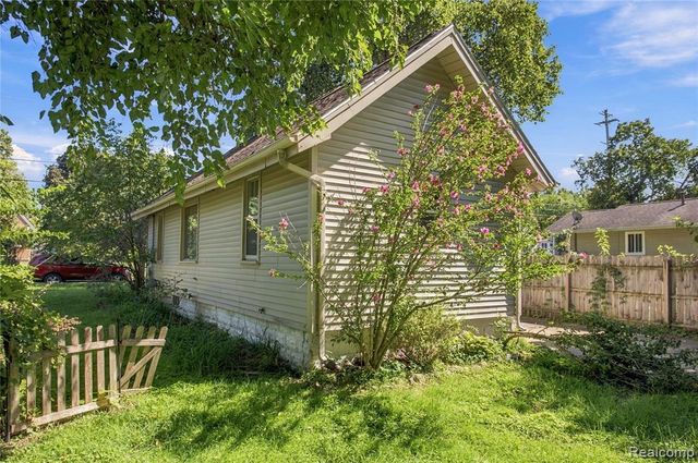1811 Vermont Avenue, Lansing, MI 48906
