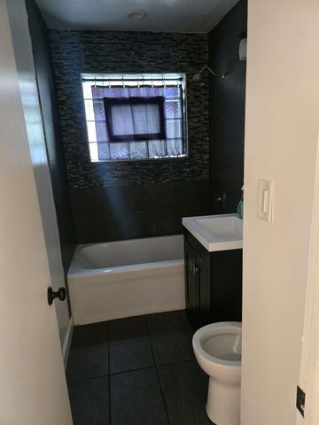 2718 S East Avenue, Berwyn, IL 60402