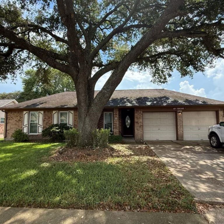 609 Yorkshire Court, Deer Park, TX 77536