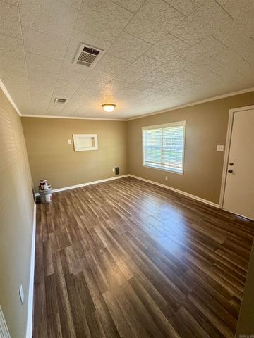 1417 S Bailey St, Jacksonville, AR 72076