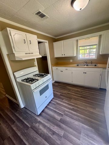 1417 S Bailey St, Jacksonville, AR 72076